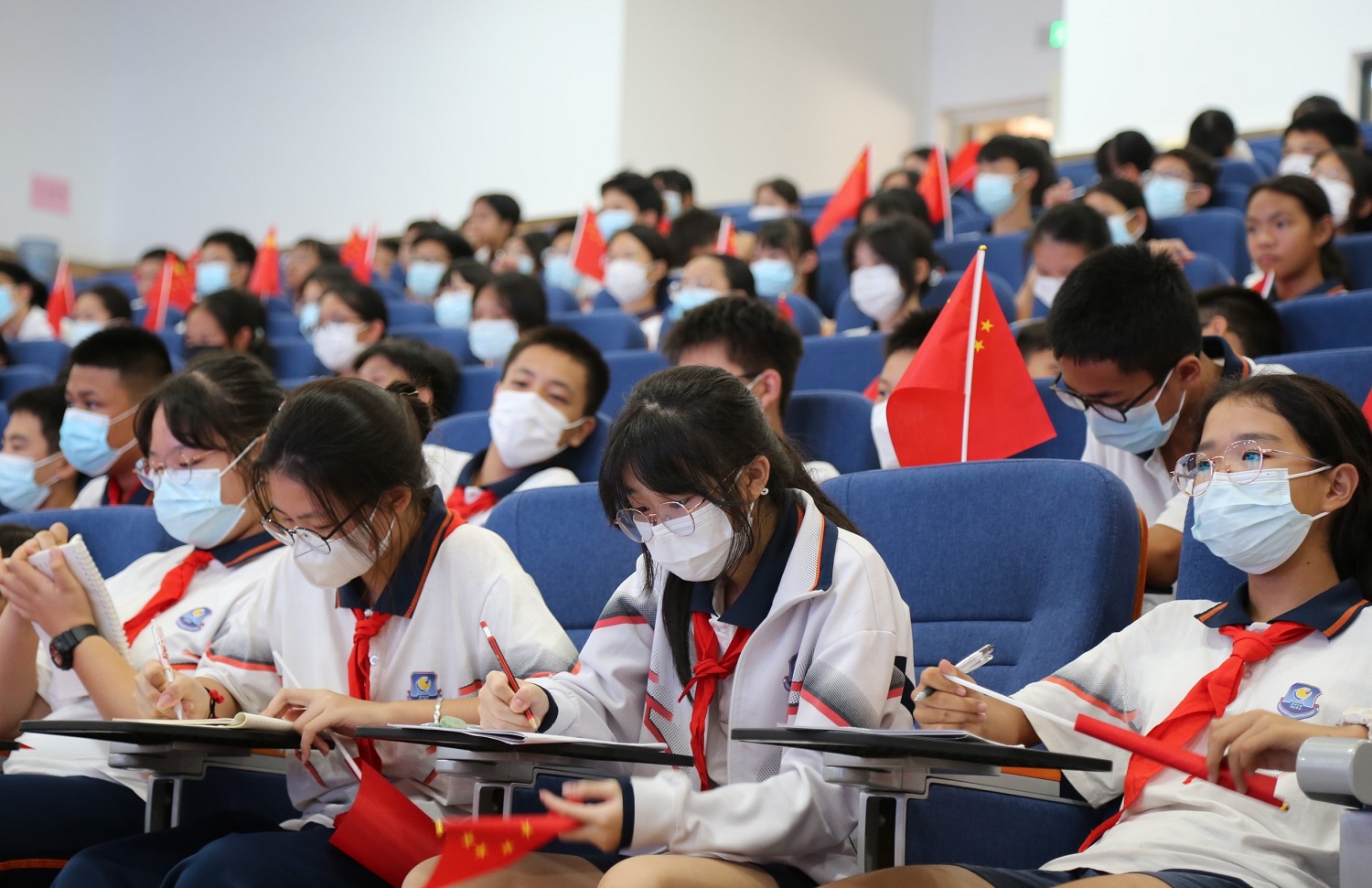 防雷科(kē)普進校(xiào)園，立信點亮(liàng)科(kē)技(jì)夢